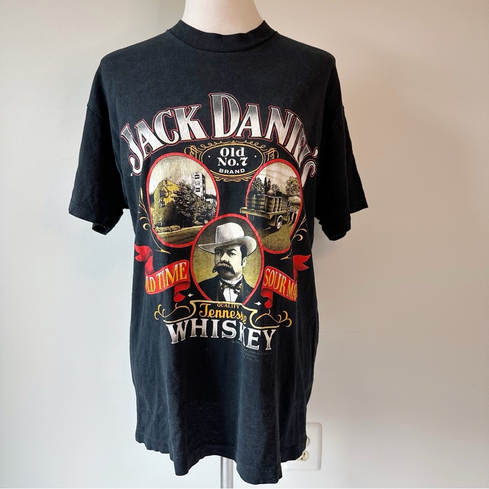 Jack Daniel’s Vintage Black Single Stitch Color Graphic Short Sleeved Tee, Large
